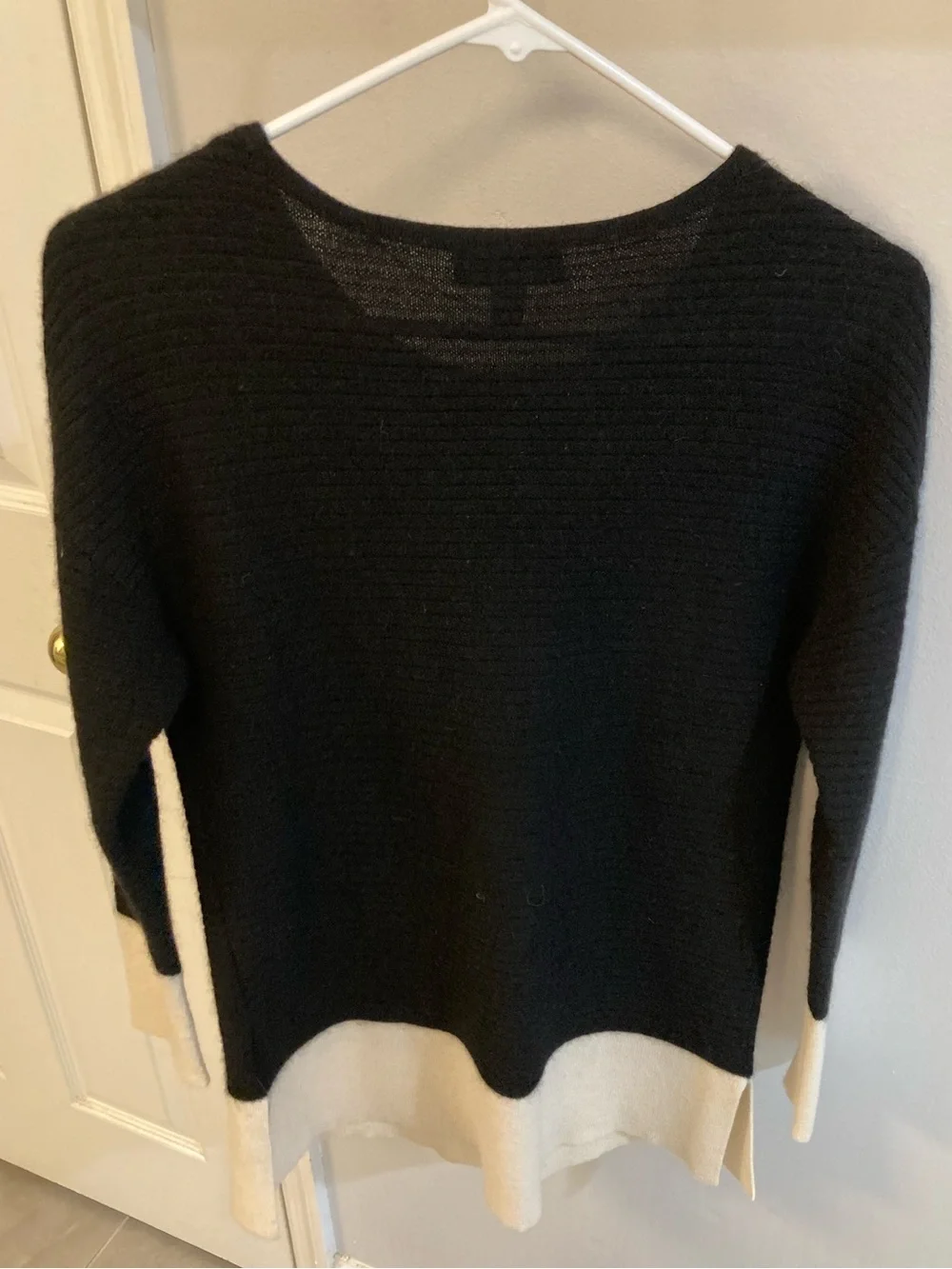 Charter club luxury Cashmere black and white long sleeve sweater size medium